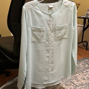 Van Heusan Studio nice elegant looking shirt, size small